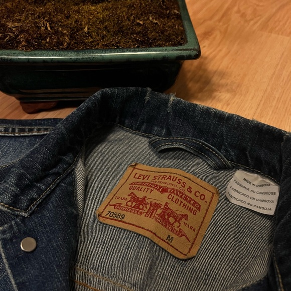 Medium Levi’s trucker jacket - Picture 6 of 11